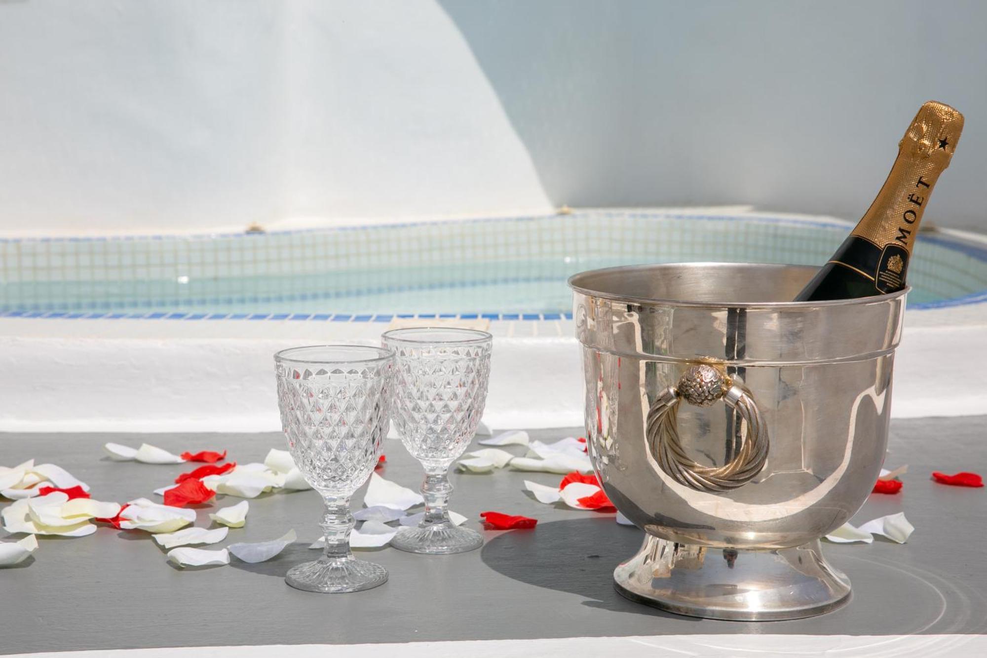 Vogue Suites Oia  Bagian luar foto