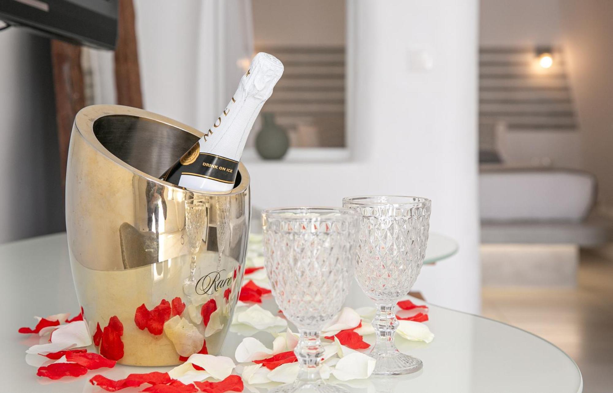 Vogue Suites Oia  Bagian luar foto